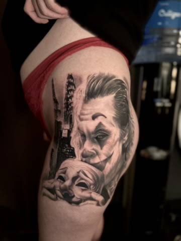 Joker és bohóc motívumú tetoválás
