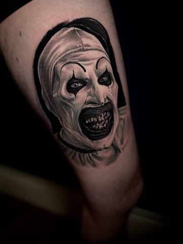 Horror bohócportré tetoválás